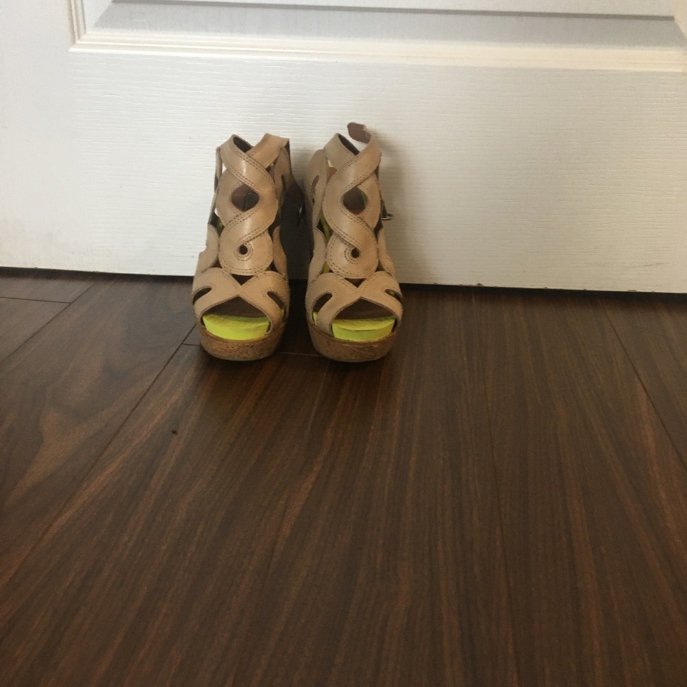 Platforms - Picture 2 of 3